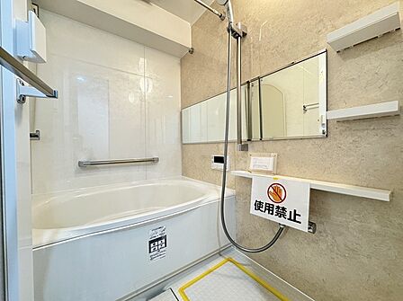 上質な色合いでまとめられた空間が心地よい、一日の疲れを優しく癒やしてくれるくつろぎのバスルーム
