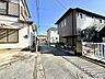 外観：前面道路を含む現地写真 