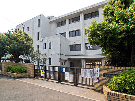 蕨市立東中学校(580m)
