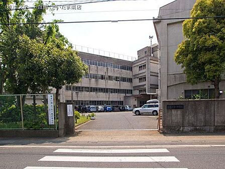 蕨市立第二中学校(1610m)