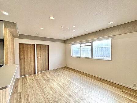 木の温もりが優しく広がり、心穏やかに過ごせる心地よいプライベート空間が広がります。