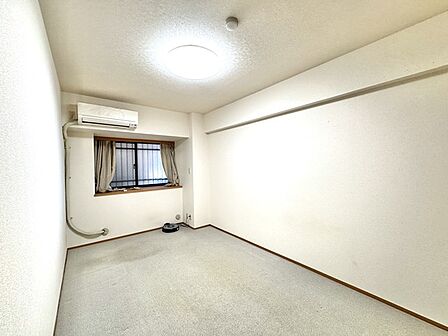 余計な装飾を削ぎ落としたシンプルな空間が、自分らしいインテリアの可能性を広げます。