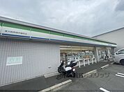 ファミリーマート　東大阪西堤学園町店まで650メートル