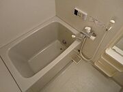 追い焚き付きでいつでも温かいお風呂に浸かれます☆