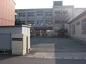 松阪市立小野江小学校 407m