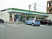 ファミリーマート嬉野中川新町店 424m
