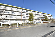 平塚市立山下小学校まで約385m