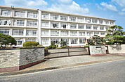 平塚市立金目中学校まで約409m