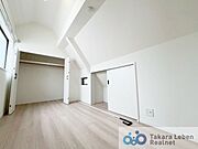 約4.75帖の洋室。リビングから離れたお部屋は静かに過ごしたいご家族や、集中して作業するお部屋としての利用も良いですね。