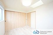 3階、約5.6帖。寝室は一日の疲れを癒す休息の場所。適度な採光と通風を確保する事で心地よい空間が生まれ、明日への活力とつながっていきます。