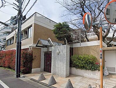 外観:1住戸のみ×2フロアで戸建のようにお住まいただけます。オートロック付きで安心のセキュリティ。 外観:1住戸のみ×2フロアで戸建のようにお住まいただけます。オートロック付きで安心のセキュリティ。