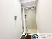 落ち着いた雰囲気の玄関は大切なお客様を迎えるのに最適です。毎日の外出や帰宅の際にも気持ちを落ち着かせてくれる空間になりそうですね。
