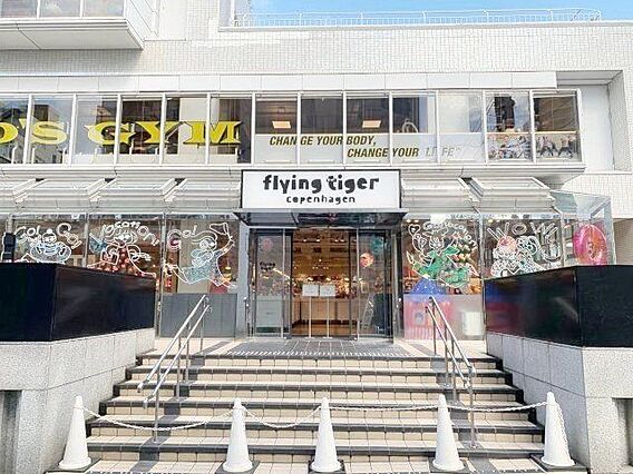 FLYING　...