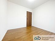 リビングから離れたお部屋。生活音が気にならないので、寝室や作業部屋にも使用できます。