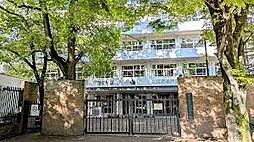 港区立青山中学校 徒歩8分。 570m