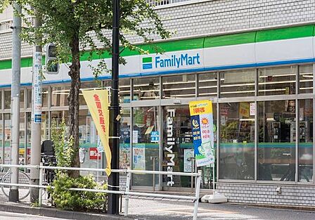 ファミリーマート小滝橋通り店 徒歩1分。 30m