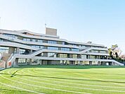 港区立小中一貫教育校白金の丘学園白金の丘小学校 徒歩2分。 90m