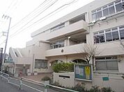 新宿区立富久小学校 徒歩3分。 200m