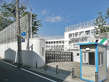 港区立高輪台小学校 徒歩3分。 230m