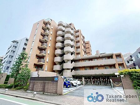 都営新宿線「船堀」駅から徒歩約5分。日差しに恵まれた閑静な佇まいの総戸数42戸10階建マンション。