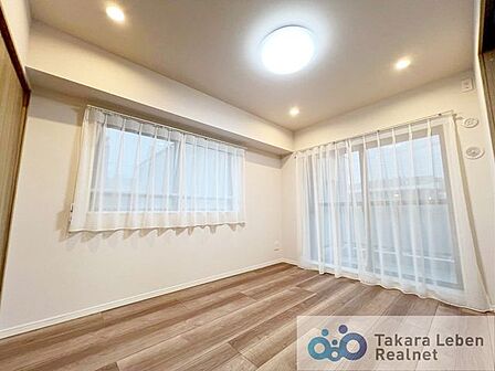 洋室約5.8帖居心地のいい暮らしには欠かせない眩い採光。やすらぎの時間を演出します。