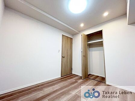 洋室約4.9帖:お子さまのお部屋や、集中して作業をする際のお部屋などとして活用できます。