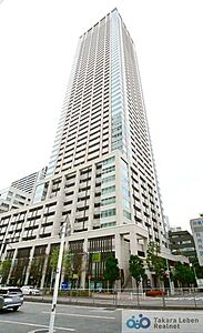 外観:全624戸を優しく包み込む気品高い風格の佇まい。日々の暮らしに彩りを与えてくれるよう、しっかりと整備された緑も配し、居住者様の温もりある暮らしを支えます。 外観:全624戸を優しく包み込む気品高い風格の佇まい。日々の暮らしに彩りを与えてくれるよう、しっかりと整備された緑も配し、居住者様の温もりある暮らしを支えます。