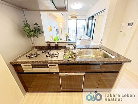 人気の対面設計で、リビングにいる方との会話が飛び交う明るい空間となりそう。