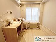 中洋室：一日の疲れをいやしてくれる洋室。時を忘れて過ごす場所として過ごせるお部屋。