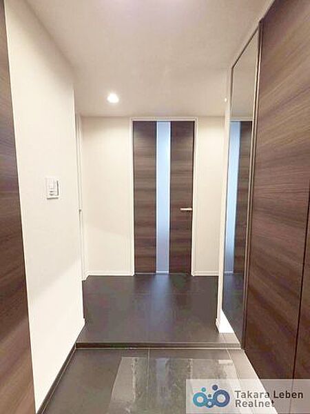 玄関を拡大表示