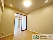 洋室4.6帖。独立したお部屋として利用しても良し。引き戸を開け放してリビング空間の延長として利用しても良いですね。