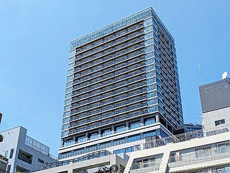 複数路線が利用可能な「渋谷」駅から徒歩約4分。総戸数155戸30階建レジデンス。ペットの飼育可能。