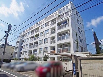 外観：大江戸線「麻布十番」駅徒歩9分。複数路線・複数駅が利用でき交通アクセス便利。日当り良い閑静な佇まい。