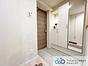 清潔感のある玄関がお出迎え♪玄関を開けた時に楽しい新生活を予感させます。
