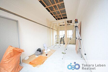 洋室約5.0帖::内装リフォーム中(2026年4月27日撮影)