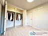 子供部屋：洋室約5.2帖：収納力のあるクローゼットで、お部屋がスッキリ広く使用できます。