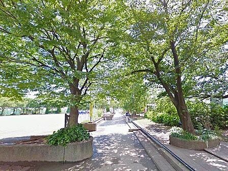 落合中央公園 徒歩17分。 1340m