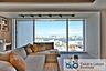 リビング/ダイニング：広がる開放的な眺望が、毎日の暮らしに心地よいゆとりと特別感を演出します。