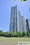 総戸数2090戸のビッグレジデンス。敷地内に160台の防犯カメラを設置。24時間有人管理で安心。