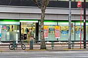 ファミリーマート神楽坂一丁目店 徒歩10分。 740m