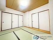 和室約6.0帖：畳の温もりを感じる、心やすらぐ和のくつろぎ空間。