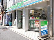 ファミリーマート南青山六丁目店 徒歩2分。 130m