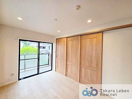 洋室約6.0帖:一日の疲れをいやしてくれる洋室。時を忘れて過ごす場所として過ごせるお部屋。