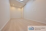 洋室約4.2帖：お子さまのお部屋や、集中して作業をする際のお部屋などとして活用できます。