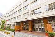 中央区立銀座中学校 徒歩23分。 1840m