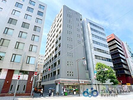 日比谷線・都営浅草線「人形町」駅から徒歩約3分。周辺に生活便利な施設が整った暮らしやすい住環境。