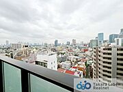 住戸からの眺望。前面に高い建物がなく、遠くまで見通せる眺望が魅力です。