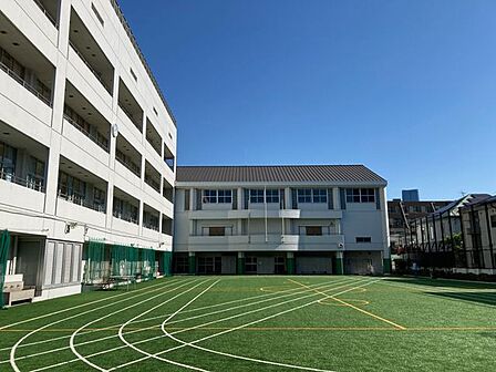 港区立御田小学校 徒歩17分。 1360m