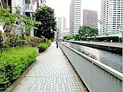 芝浦運河沿緑地 徒歩8分。 620m
