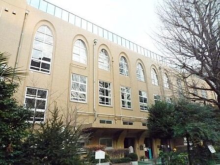 千代田区立九段幼稚園 徒歩6分。 410m